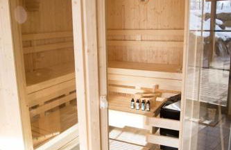 Blockbohlen HolzHaus mit Sauna, Outdoor Jacuzzi und BadeTeich - Foto 19