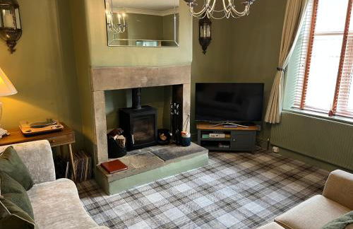 Honeybee Cottage, with a log fire & a hot tub. - Foto 3