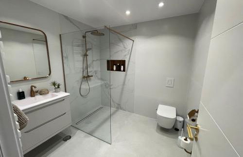 ULTIMATE LUXURY DREAM VILLA with 7 BEDROOMS, GYM, SPA and INFINITY POOL - Photo 40