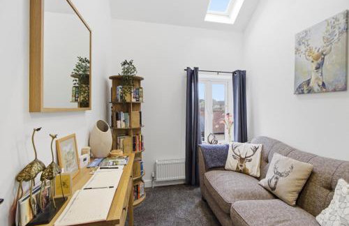 Cannons Loft Central Buxton, Duplex loft 3 bedroom Set over 3 floors stairs no lift sleeps 5 - Photo 15
