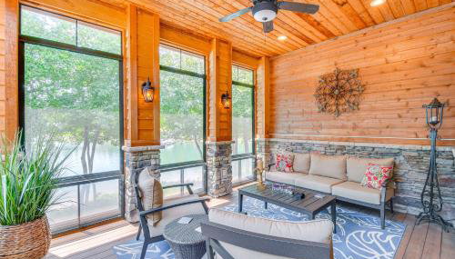 Spacious Lake Keowee Home Boat Slip and Pool Access - Foto 2