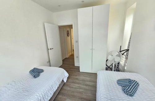 Modern 2BR in West Hendon - Parking -Easy Commute - Photo 12