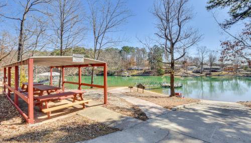 Deck, Grill and Dock Access Lake Keowee Retreat! - Foto 3