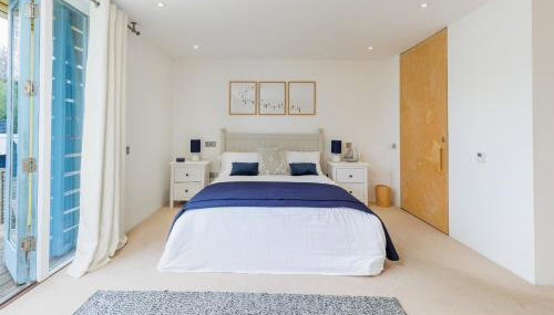 The Deck House - Seafront Upside-Down House with Solent Views, Gurnard - Foto 3