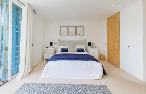 The Deck House - Seafront Upside-Down House with Solent Views, Gurnard - Foto 3