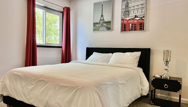 DT Reno - 4BR Home w Patio BBQ Grill Games Room - Foto 2, Zimmer