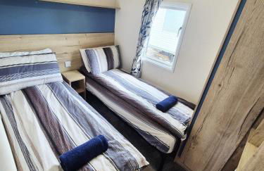 New 2 bed holiday home with decking in Rockley Park Dorset near the sea - Photo 7