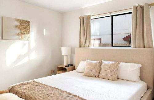 Charming & Bright W Lounging Pool and Hot Tub - Photo 18