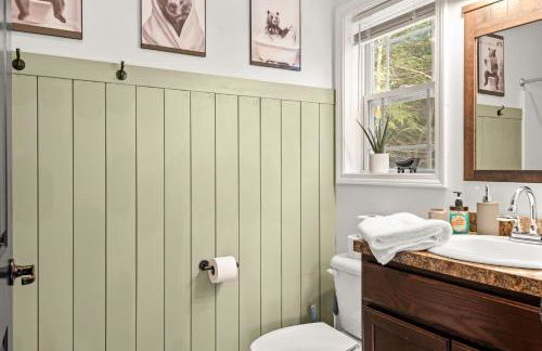 Cozy Cinema Cabin - Hot Tub and More - Foto 30