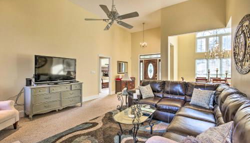 Luxe Lake House with Pool and Dock on Deep Water Cove! - Foto 3