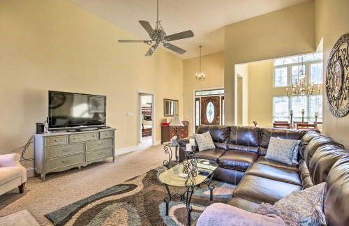 Luxe Lake House with Pool and Dock on Deep Water Cove! - Foto 3