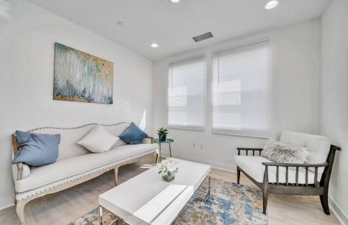 Dreamy Bloom Enclave Irivne LA RMV - Photo 13