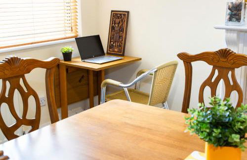 3 Bedroom House, Free Parking and Self Check In - Foto 9