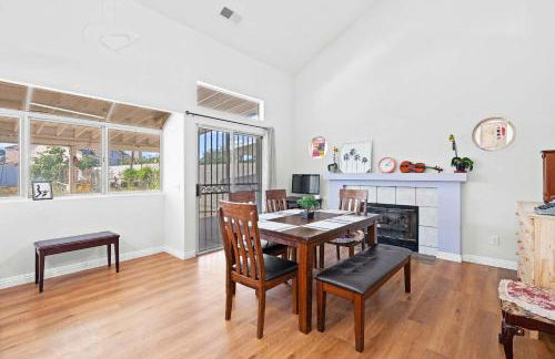 Stylish Home w Full Kitchen Garage Backyard - Foto 5