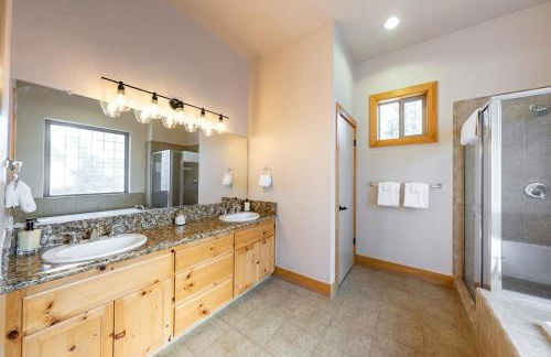 Sierra Pines Villa Deck Jetted Tub Game Rm - Photo 30