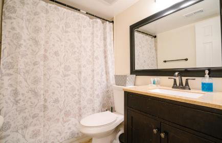 5BR & 4BA Lovely House with Beautiful Backyard in VA - Foto 20