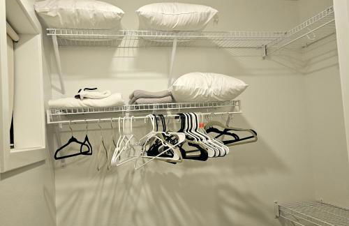 Contemporary 2BR, 2 and half BA Furnished Townhome Minutes from Mayo Clinic - Foto 12