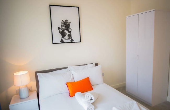 Thames View 2 Bed Apartment With Balcony - Photo 5