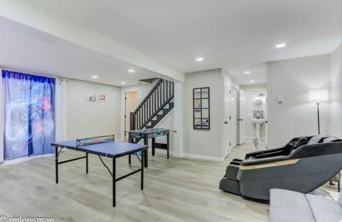 The Hut House 3BR 3BA Game Room Massage Chair - Foto 47