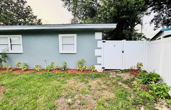 Tranquil Retreat King Bed Office Patio - Foto 12
