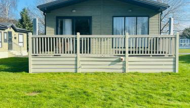 Fox Lodge with Hot Tub - Photo 1
