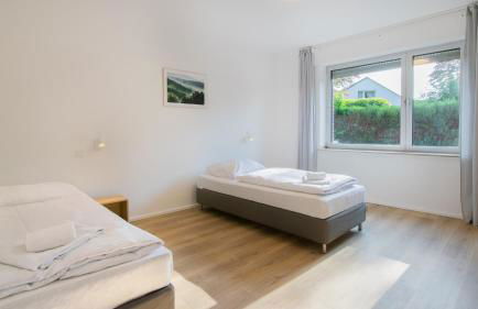 Tolstov House - Freistehendes 9 Zimmer Haus mit großem Garten - Photo 7