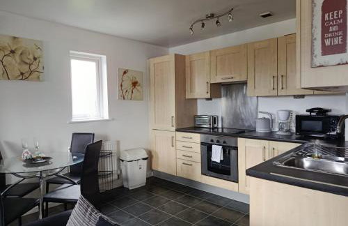 Stylish spacious 2 bed Apt Balcony Nr City Stadium - Foto 3