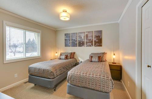 Riverfront Champlin Townhome with Deck and Water View! - Foto 31