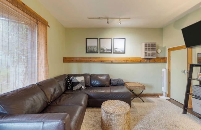 Deck Views, Fire Pit, Pool, 3 Mins to Beach Madrona Tree Retreat by Avantstay - Foto 20