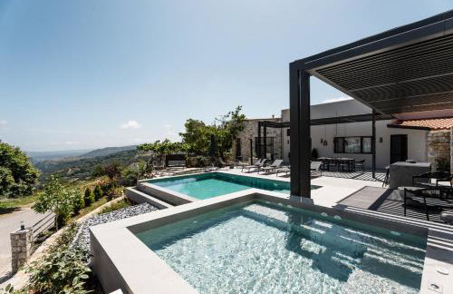 Eumelia Iconic Villa, with Heated Pool & Whirlpool, By ThinkVilla - Foto 1