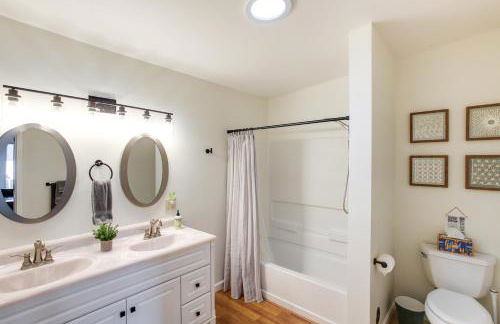 Harrison Getaway with Deck and Lake Views! - Foto 15