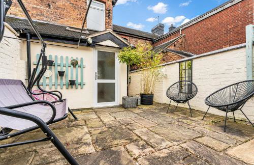 Spacious Stoke Townhouse 3BR Near Hospital & M6 with Parking - Foto 23