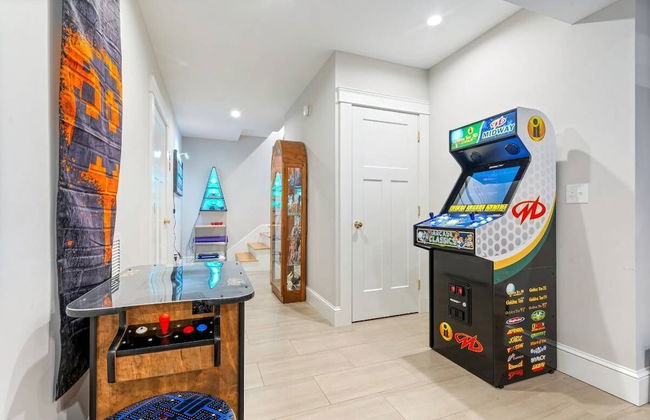 Golf-front Personal Arcade Hot tub Outdoor Kitchen - Photo 38