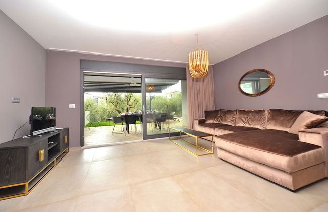 Charming Apartment With Private Pool and Garden - Foto 13