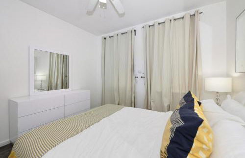 Amazing 4 BR 1 BTH Laundry Dishwasher, June To Aug 90 Days Stay Required - Foto 2