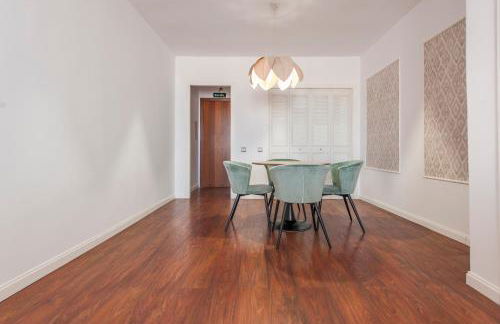 Tu Escapada Urbana - Plaza de Castilla III, Diseño y Localización - Photo 13