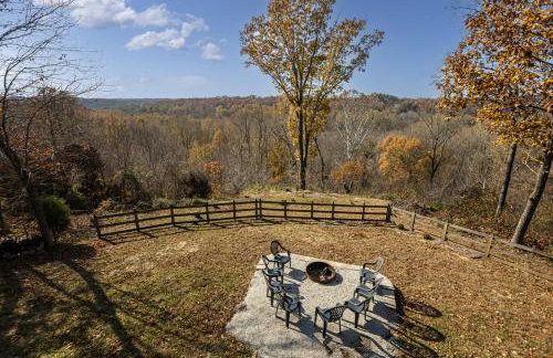 3BR Home w Hot Tub & Sunset Views Near SIUC - Foto 32