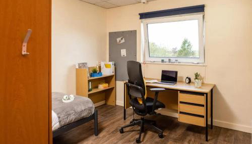 John Lester and Eddie Colman Courts in Salford - Foto 2