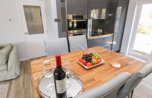 1 Gloucester Way - Photo 8