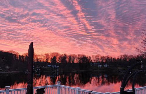 Waterfront Wolcott Vacation Rental with Deck and Views - Foto 31