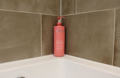 Stylish Essex Apartment, Balcony & Scenic Views - Foto 57