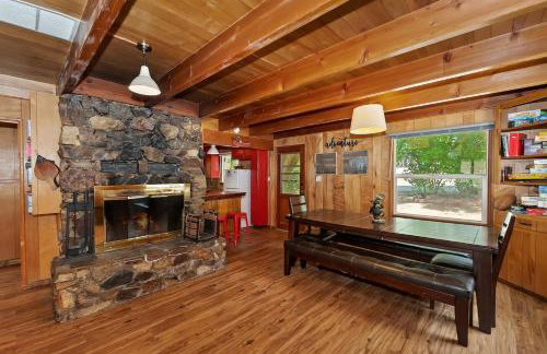 Sunshine Cabin - Cozy 2-Story Getaway - Photo 8