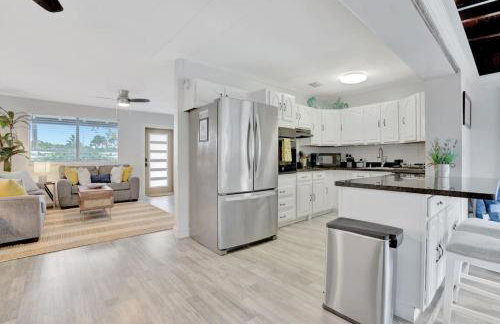 Eagle's Way with Firepit Heated Pool and Sunroom Near BEACH - Foto 7