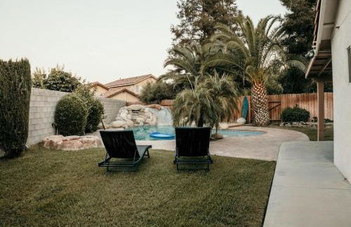 Stunning Home with Pool, Game Room and Firepit - Photo 15