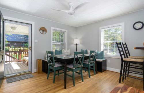 Charming Pet-Friendly Cottage Walkable to Town! - Foto 13