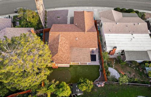 Entire Private Home with 3 Bedrooms 2 Bathrooms, Gated Yard, Garage, Hot Tub, 4-Beds, Golf, Mira Mesa, Available Now - Photo 72