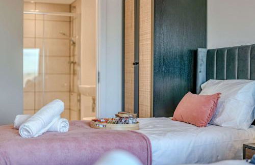 2-BR Near Salford Royal - City & Town Centre View - 1 Minute to Train & Tram Station - Sleeps 6 - Foto 67