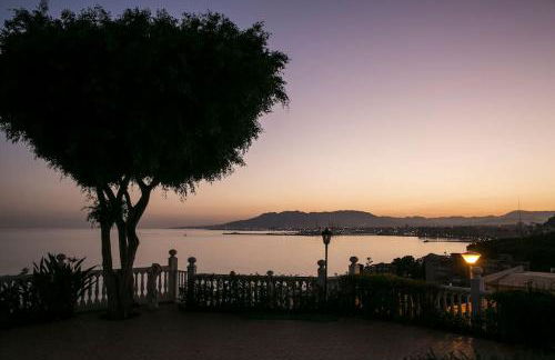 Andalusian villa on the sea and the bay of Malaga - Photo 22