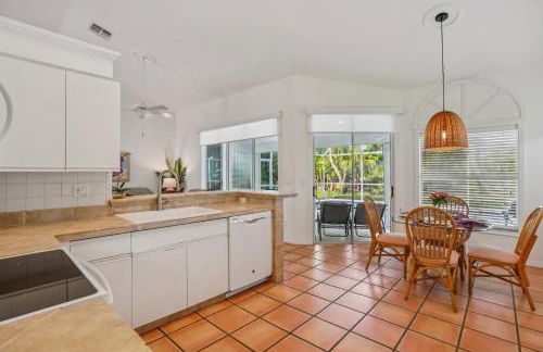 Relaxed Tropical NAPLES Retreat 5 mi to Beach home - Photo 5