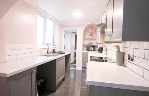 3 bed Modern Home, Vibrant & Stylish, Sleep upto 7 - Foto 23